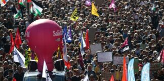„Макрон, махай се.“ Масовите протести във Франция продължават, полицията използва газ.