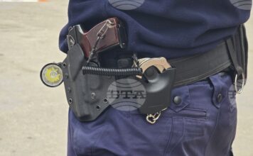 Полицията във Враца задържа мъж заради незаконно оръжие и наркотици, открити в дома му